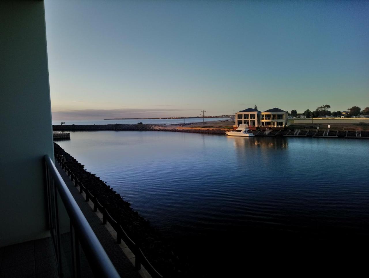 Wallaroo Marina Executive Apartments Dış mekan fotoğraf